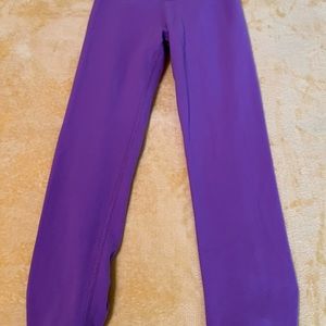 Beyond Yoga capri length lavender colored leggings XS